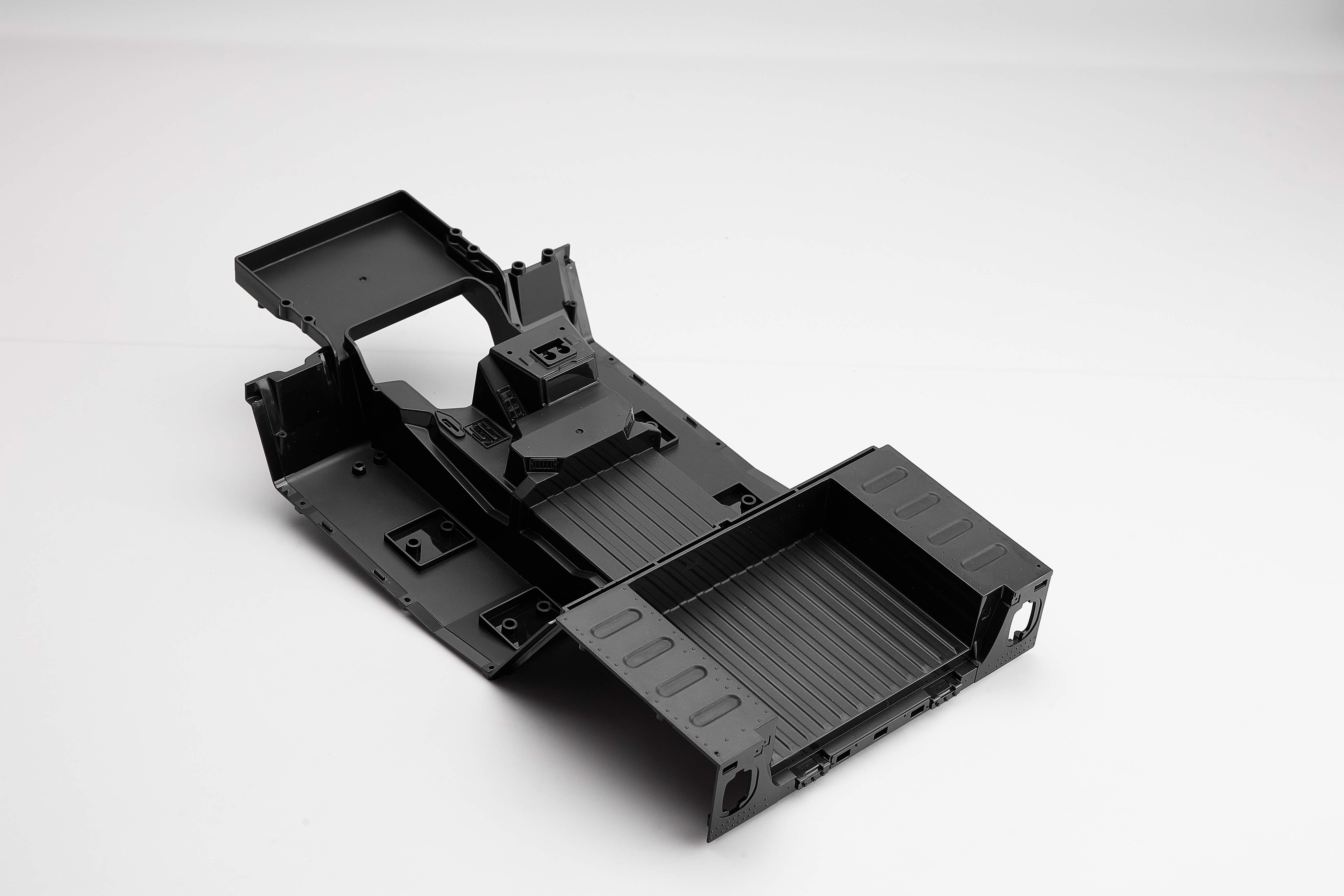 1:12 Hummer H1 black chassis with detailed interior and compartments